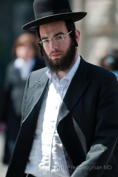 20100409_113753 D300.jpg - Man,  Mea Shearim